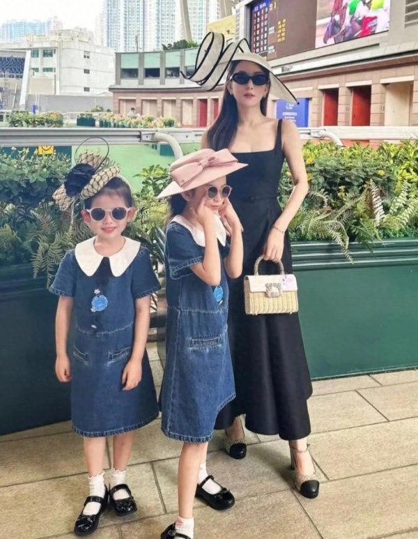 尚牛在线 方媛优雅帽子造型受好评，她也毫不吝啬的分享了一家四口的穿搭!