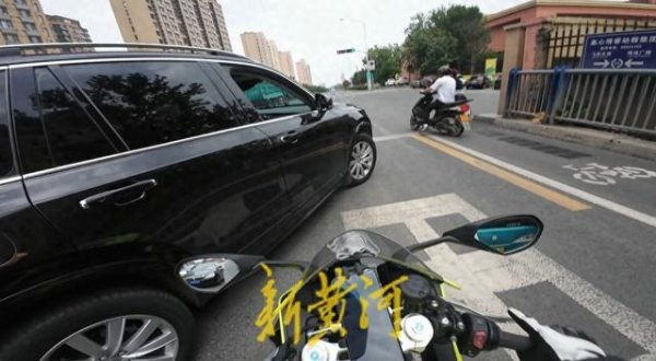 火牛配资 “越野车男子别停摩托车”事件调查：目前已被行政拘留