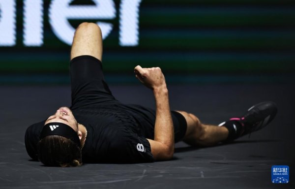 迪时策略 巴黎网球大师赛：兹韦列夫晋级半决赛